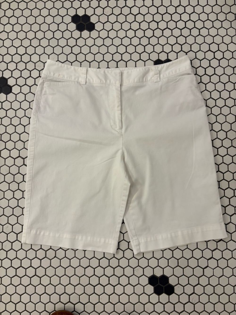 Talbots Petite White Stretch Chino Shorts | 10” Inseam | Size 14